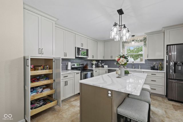 435 Lake Shore Court, Franklin, IN 46131