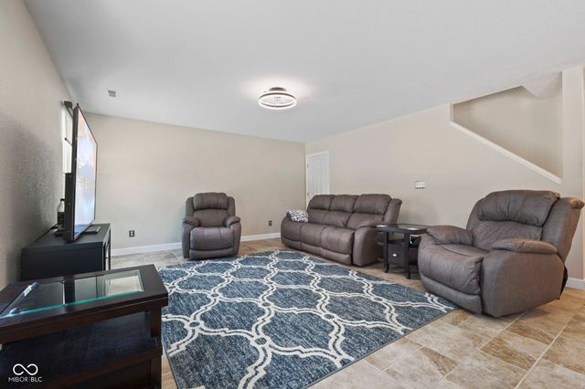 435 Lake Shore Court, Franklin, IN 46131