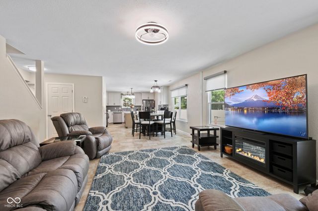 435 Lake Shore Court, Franklin, IN 46131