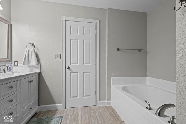 435 Lake Shore Court, Franklin, IN 46131