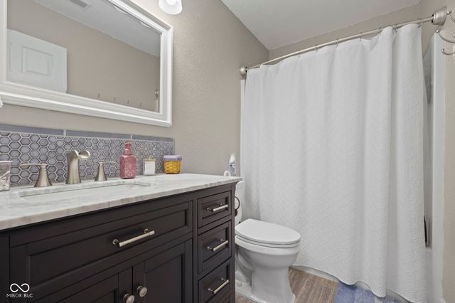 435 Lake Shore Court, Franklin, IN 46131