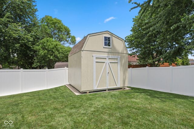 435 Lake Shore Court, Franklin, IN 46131