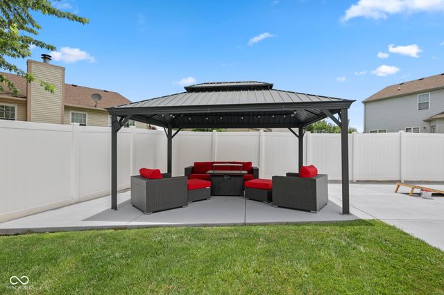 435 Lake Shore Court, Franklin, IN 46131