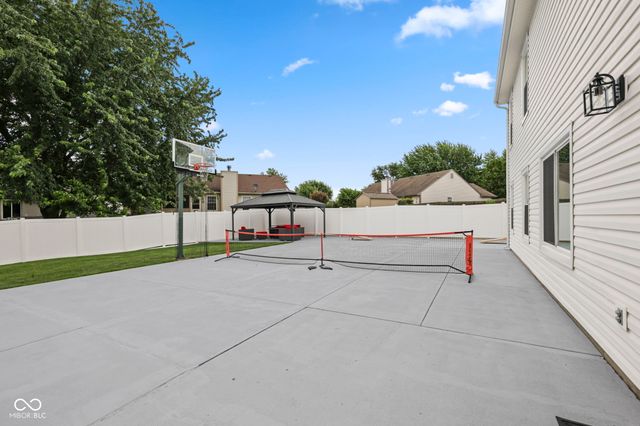 435 Lake Shore Court, Franklin, IN 46131