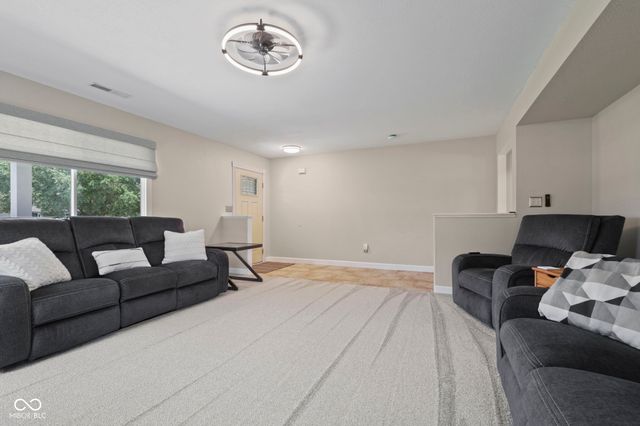 435 Lake Shore Court, Franklin, IN 46131