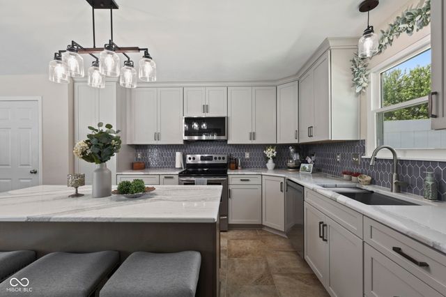 435 Lake Shore Court, Franklin, IN 46131