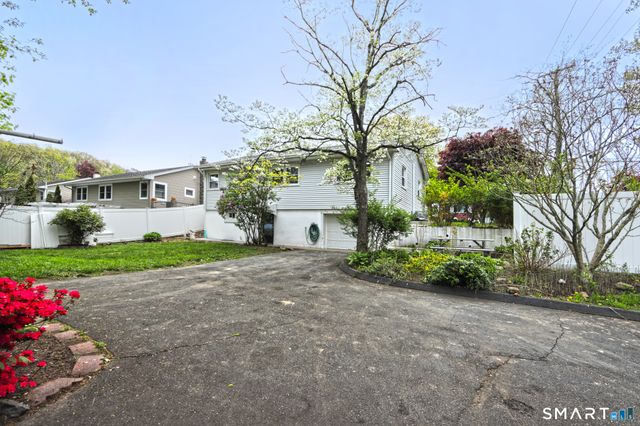 39 Enright Street, West Haven, CT 06516