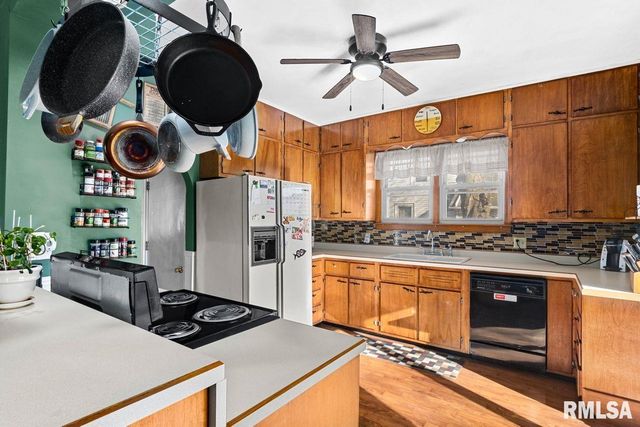 1298 CAMPBELL Avenue, Galesburg, IL 61401