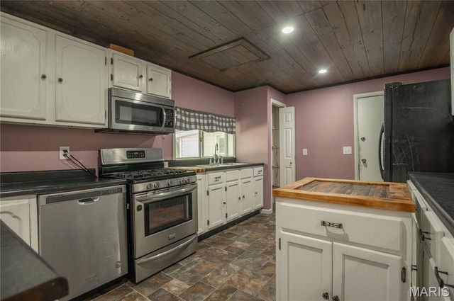 325 County Road 467, Poplar Bluff, MO 63901