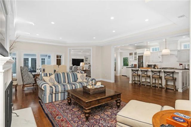 2431 Bayshore, Newport Beach, CA 92663