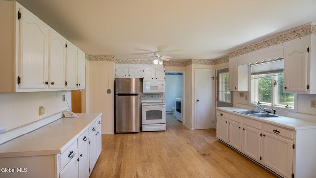 1042 Co Rte 22, Ghent, NY 12075