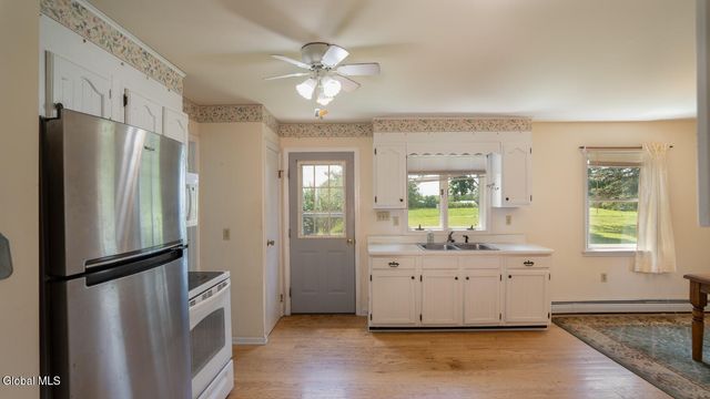 1042 Co Rte 22, Ghent, NY 12075