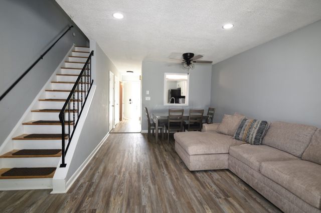 41 Foundry St 11-3, Easton, MA 02375