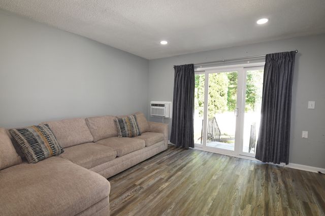 41 Foundry St 11-3, Easton, MA 02375