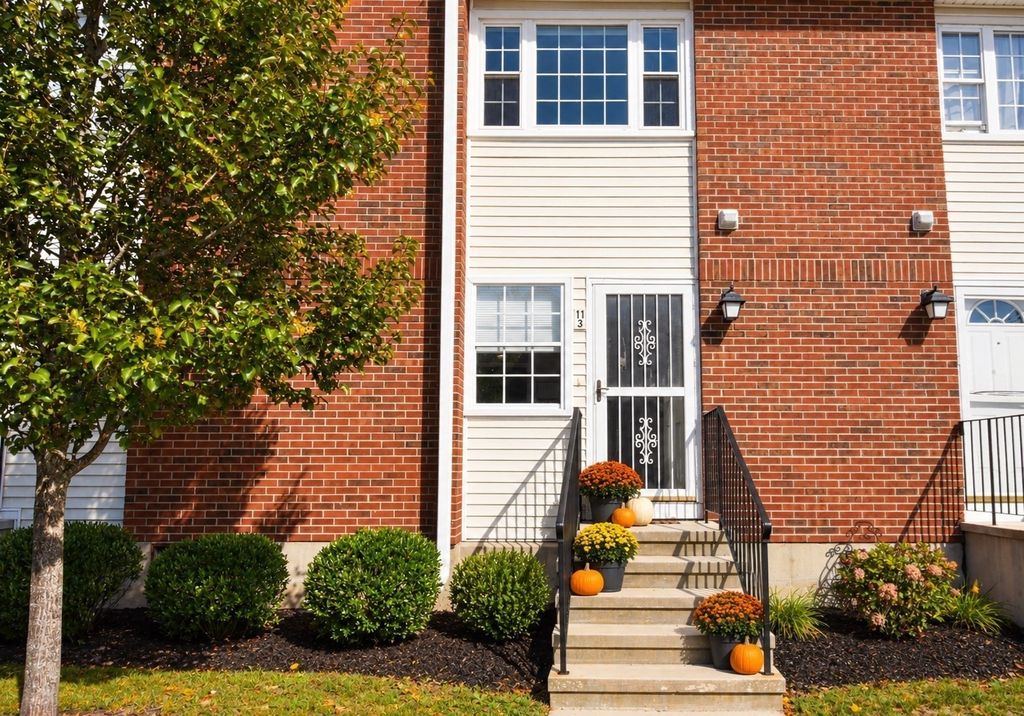 41 Foundry St 11-3, Easton, MA 02375