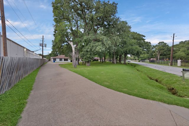 752 Moore Road, Mansfield, TX 76063