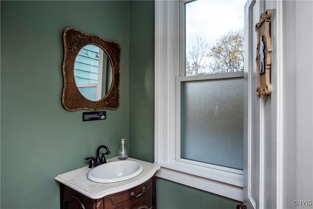 8 East Park, Kirkland, NY 13323
