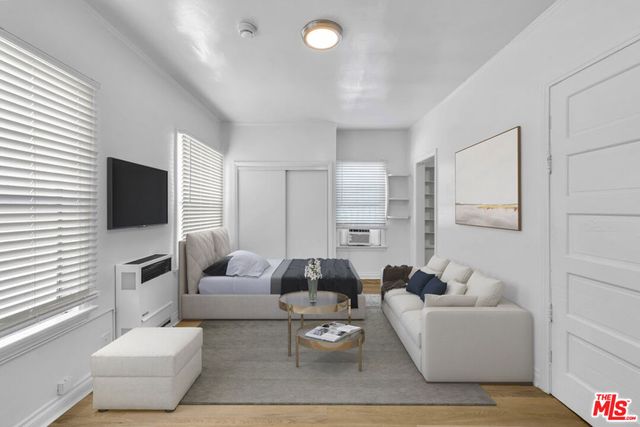 2694 James M Wood Boulevard, Los Angeles, CA 90006