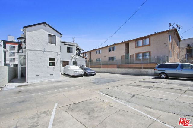 2694 James M Wood Boulevard, Los Angeles, CA 90006