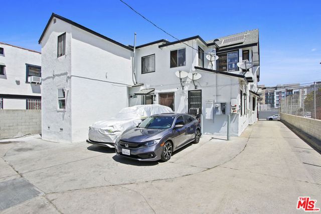 2694 James M Wood Boulevard, Los Angeles, CA 90006