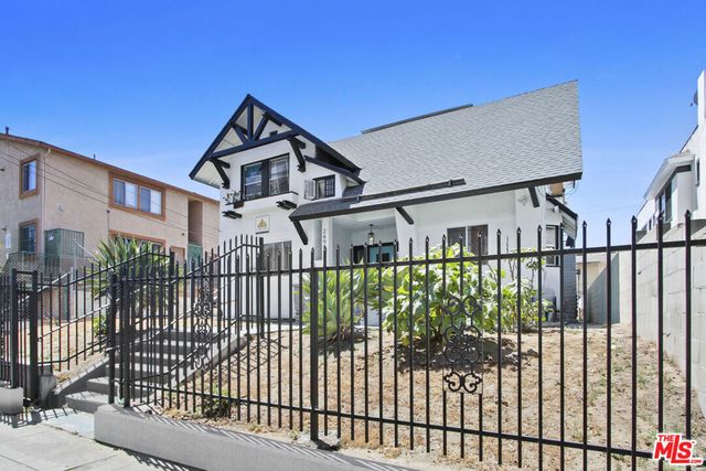 2694 James M Wood Boulevard, Los Angeles, CA 90006