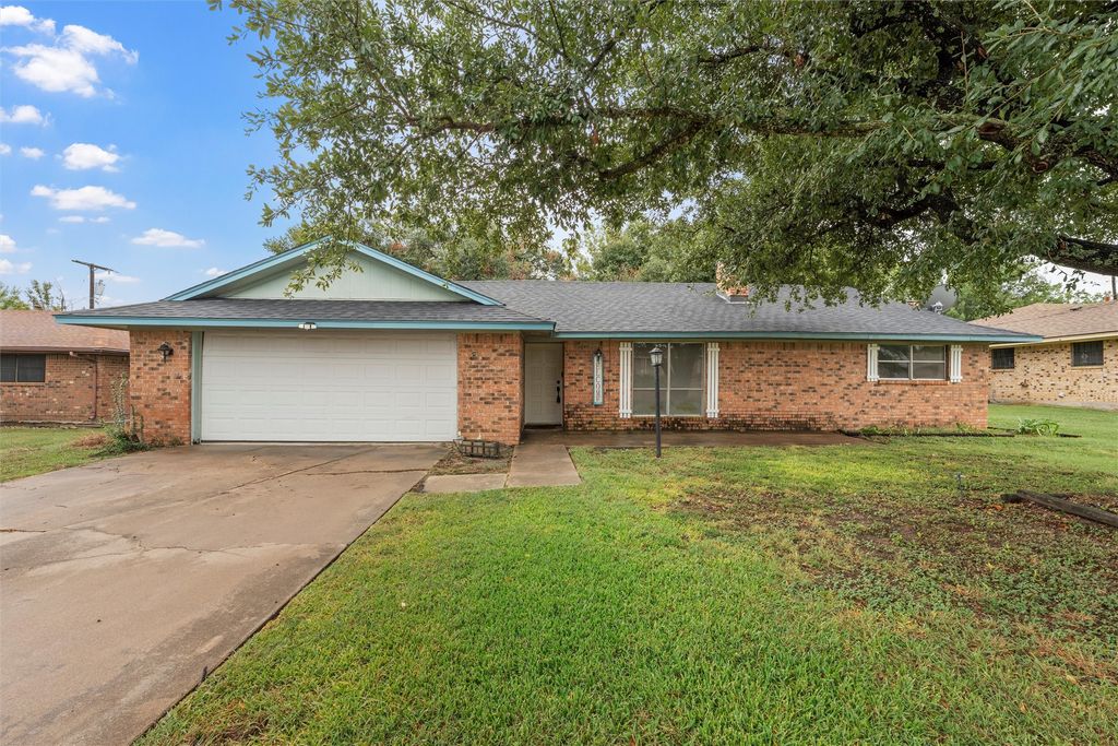 238 Royal Drive, Mart, TX 76661