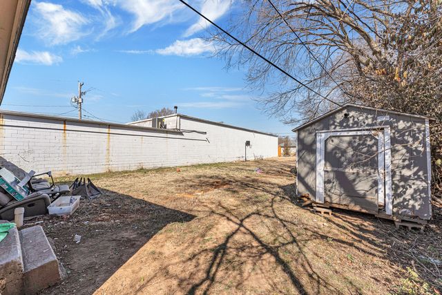 2551 W Grand Street, Springfield, MO 65802