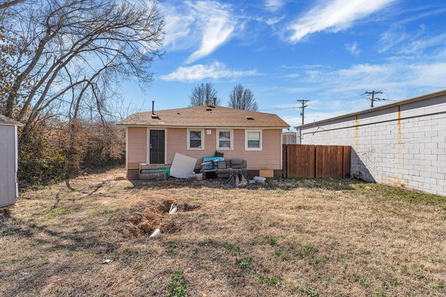 2551 W Grand Street, Springfield, MO 65802