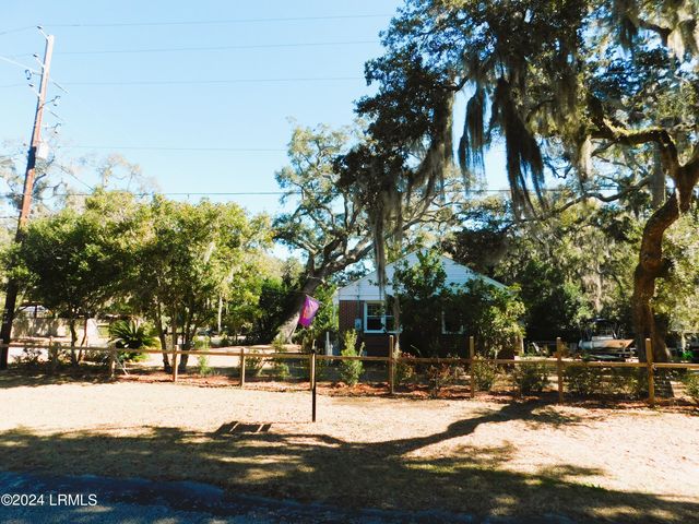 1213 16th Street, Port Royal, SC 29935