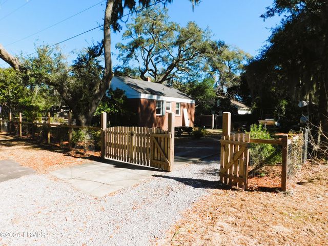 1213 16th Street, Port Royal, SC 29935
