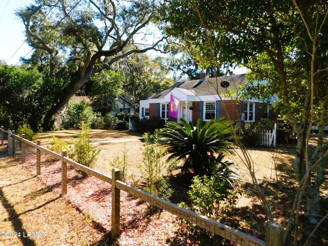 1213 16th Street, Port Royal, SC 29935