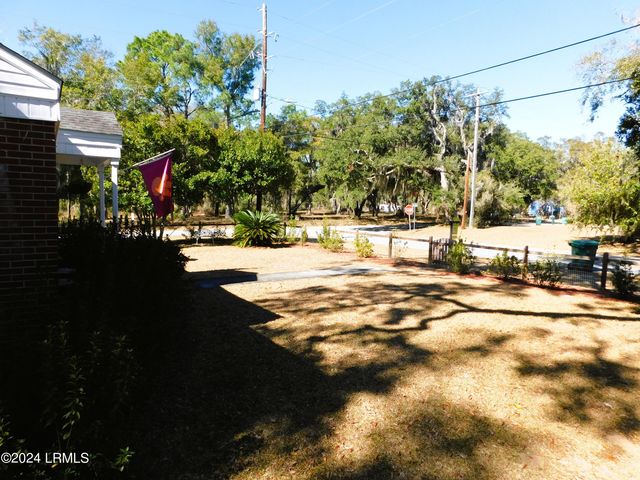 1213 16th Street, Port Royal, SC 29935