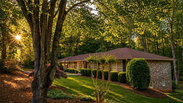 360 Barkshire Lane, Roswell, GA 30076