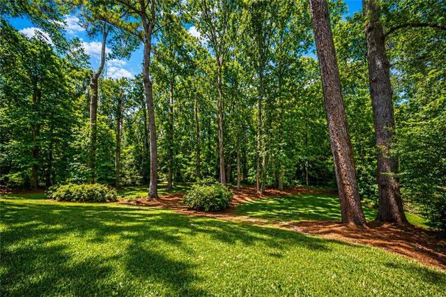 360 Barkshire Lane, Roswell, GA 30076