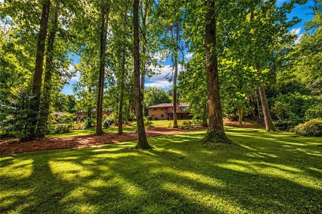 360 Barkshire Lane, Roswell, GA 30076