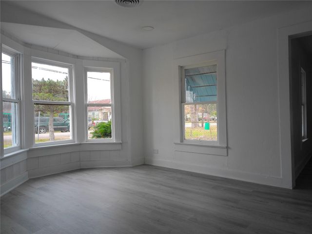 1200 Avenue A, Bay City, TX 77414