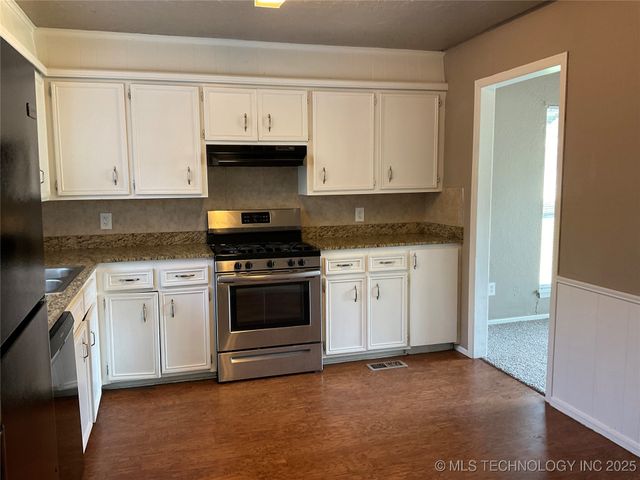 6515 S 81st East Place, Tulsa, OK 74133