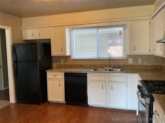 6515 S 81st East Place, Tulsa, OK 74133