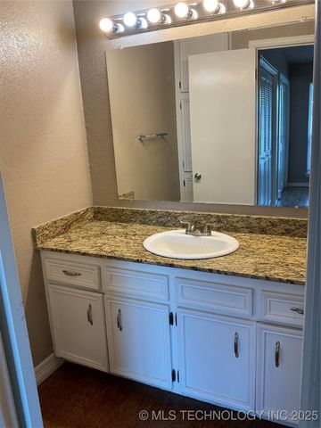 6515 S 81st East Place, Tulsa, OK 74133