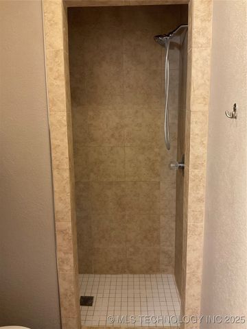 6515 S 81st East Place, Tulsa, OK 74133