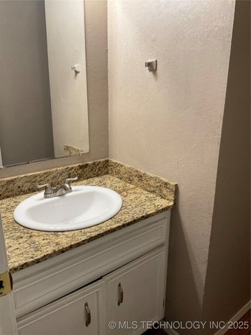 6515 S 81st East Place, Tulsa, OK 74133