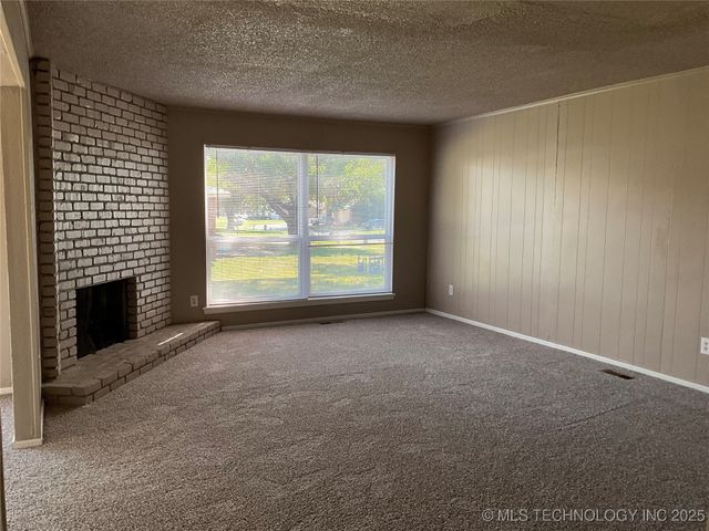 6515 S 81st East Place, Tulsa, OK 74133