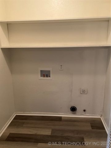 6515 S 81st East Place, Tulsa, OK 74133