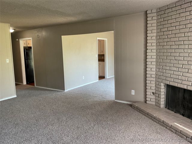 6515 S 81st East Place, Tulsa, OK 74133