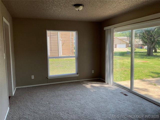 6515 S 81st East Place, Tulsa, OK 74133