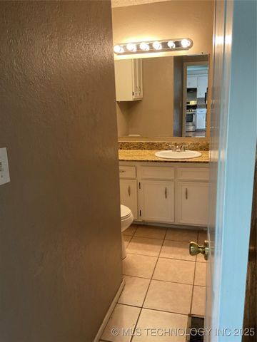 6515 S 81st East Place, Tulsa, OK 74133