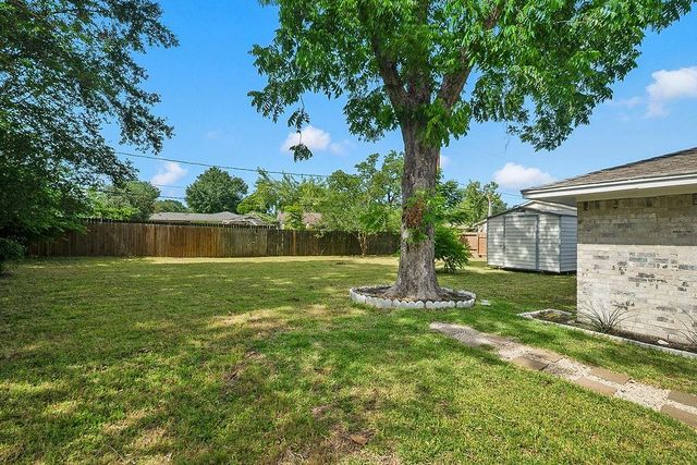 5514 Chantilly Lane, Houston, TX 77092