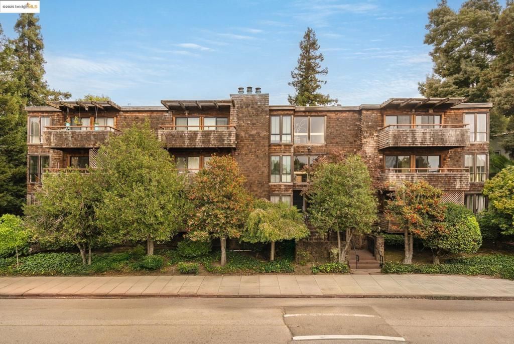 742 Wesley Way 2C, Oakland, CA 94610