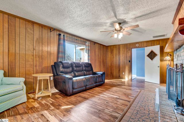 503 Edgewater Road, Woodruff, SC 29388