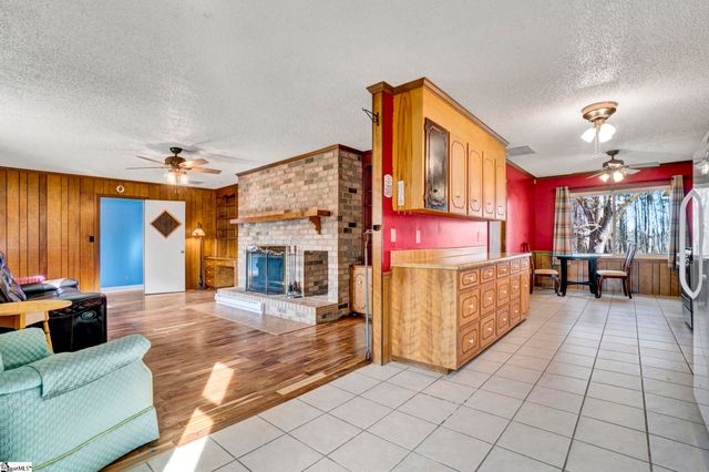 503 Edgewater Road, Woodruff, SC 29388